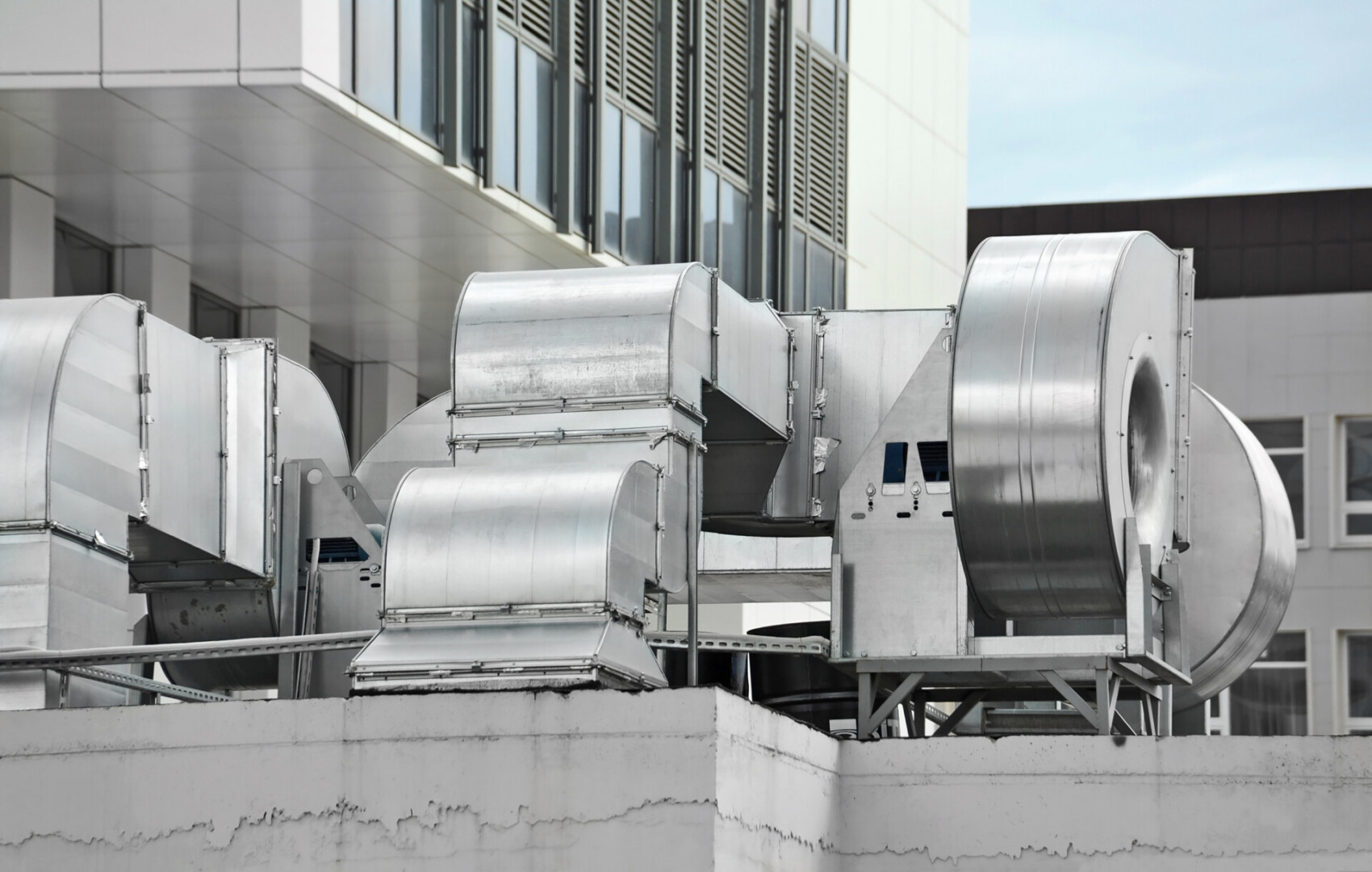 Các loại quạt sử dụng trong hệ thống HVAC và ưu nhược điểm của chúng